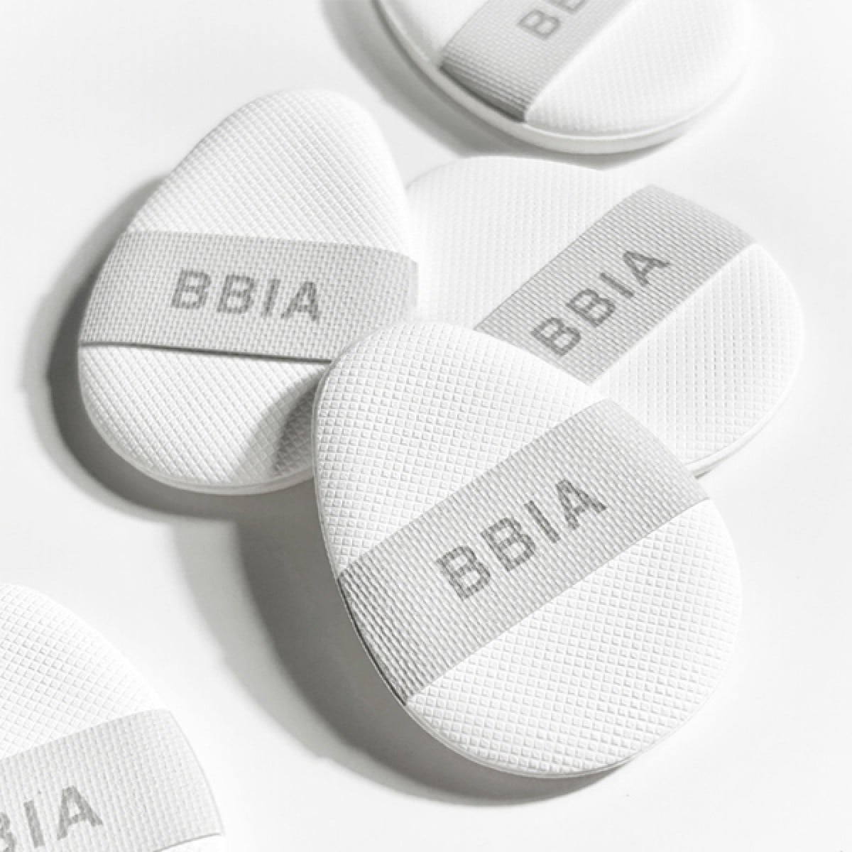 Alternative view of Bông mút giọt nước BBIA Eau Finger Puff 2P (31mm x 39mm)